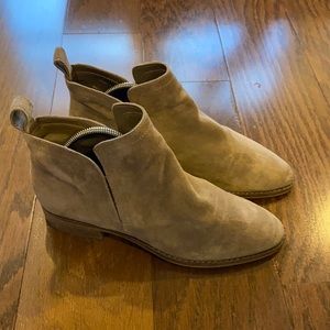 Dolce Vita gently worn Chelsea Suede boots
